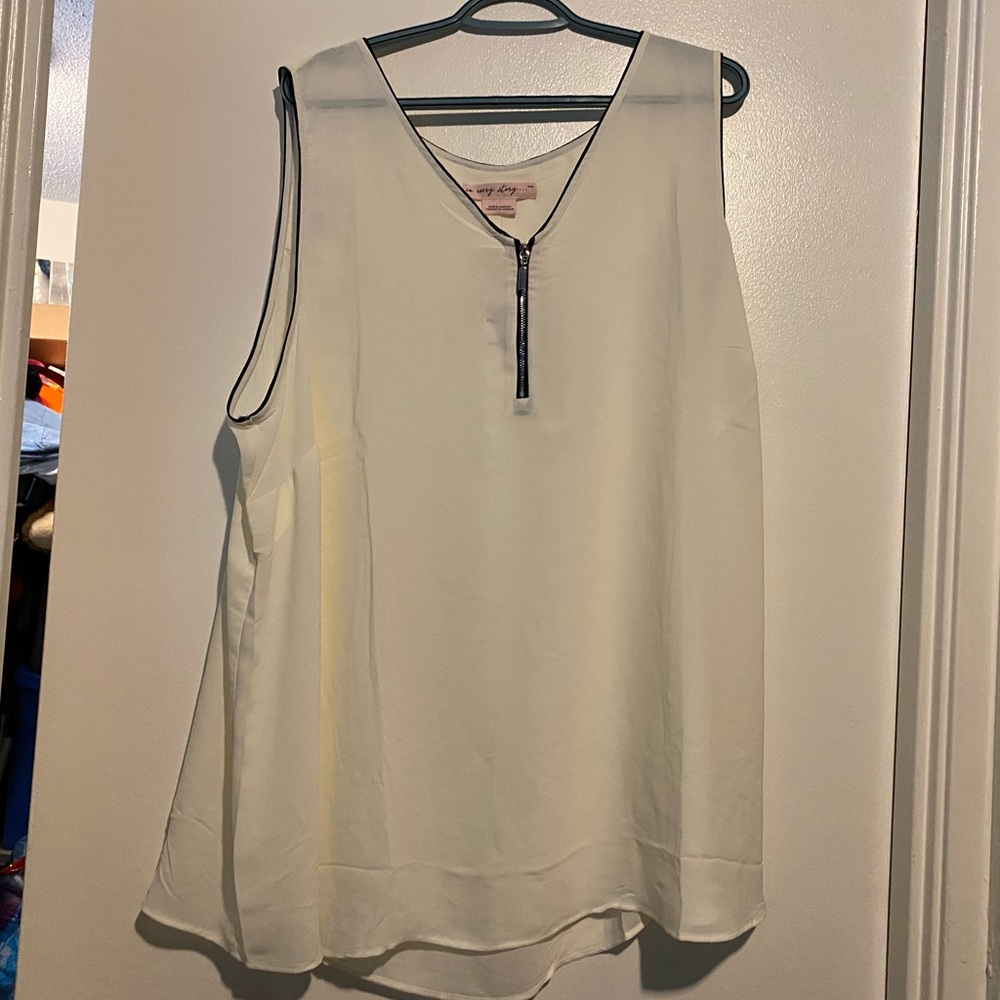BNWT PENNINGTONS SLEEVELESS BLOUSE W/ZIPPER